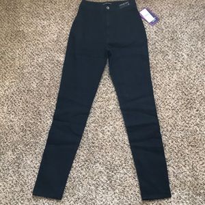 Black high waisted Fashion Nova skinny Jeans Size9